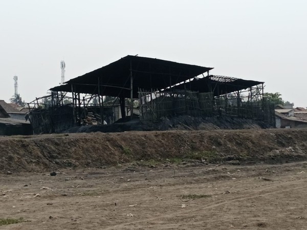 Diduga Timbulkan Asap Hitam dan Bau, Warga Lemo Teluknaga Minta Pembakaran Aluminium Dibongkar